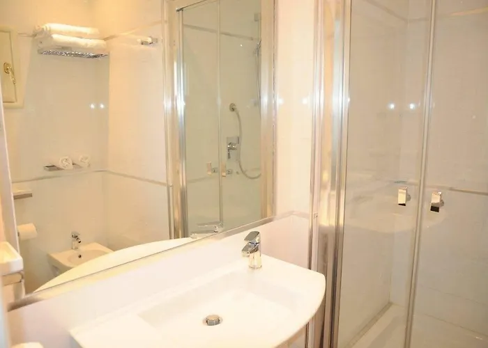 Season Frühstückspension 4*