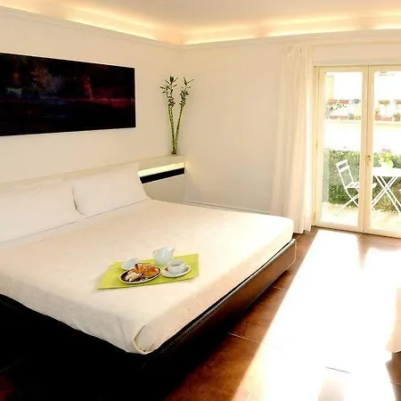 Season Bed & Breakfast 4*